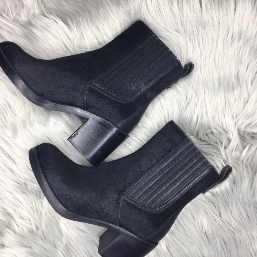 NWOT UGG Camden Black Cow Chelsea